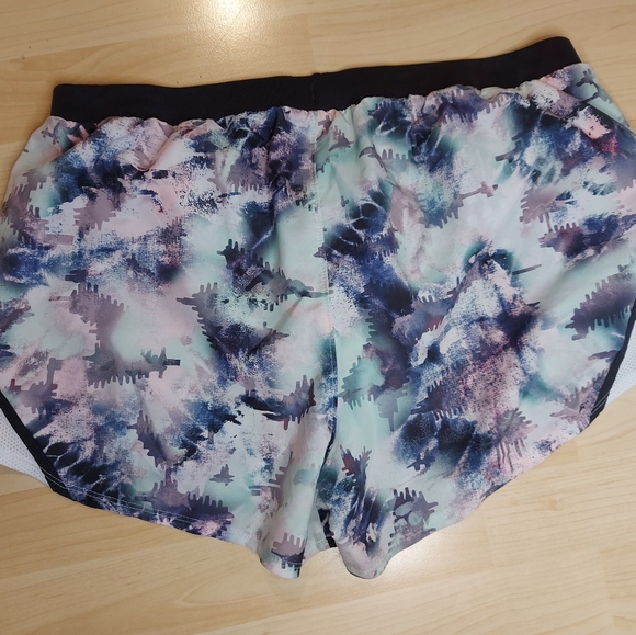 Under Armour Athletic Shorts - Picture 5 of 8